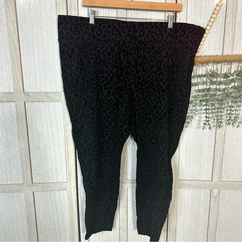 Torrid Pants Pixie Skinny Studio Luxe Ponte High-Rise Flocked Print Pant 3 3X